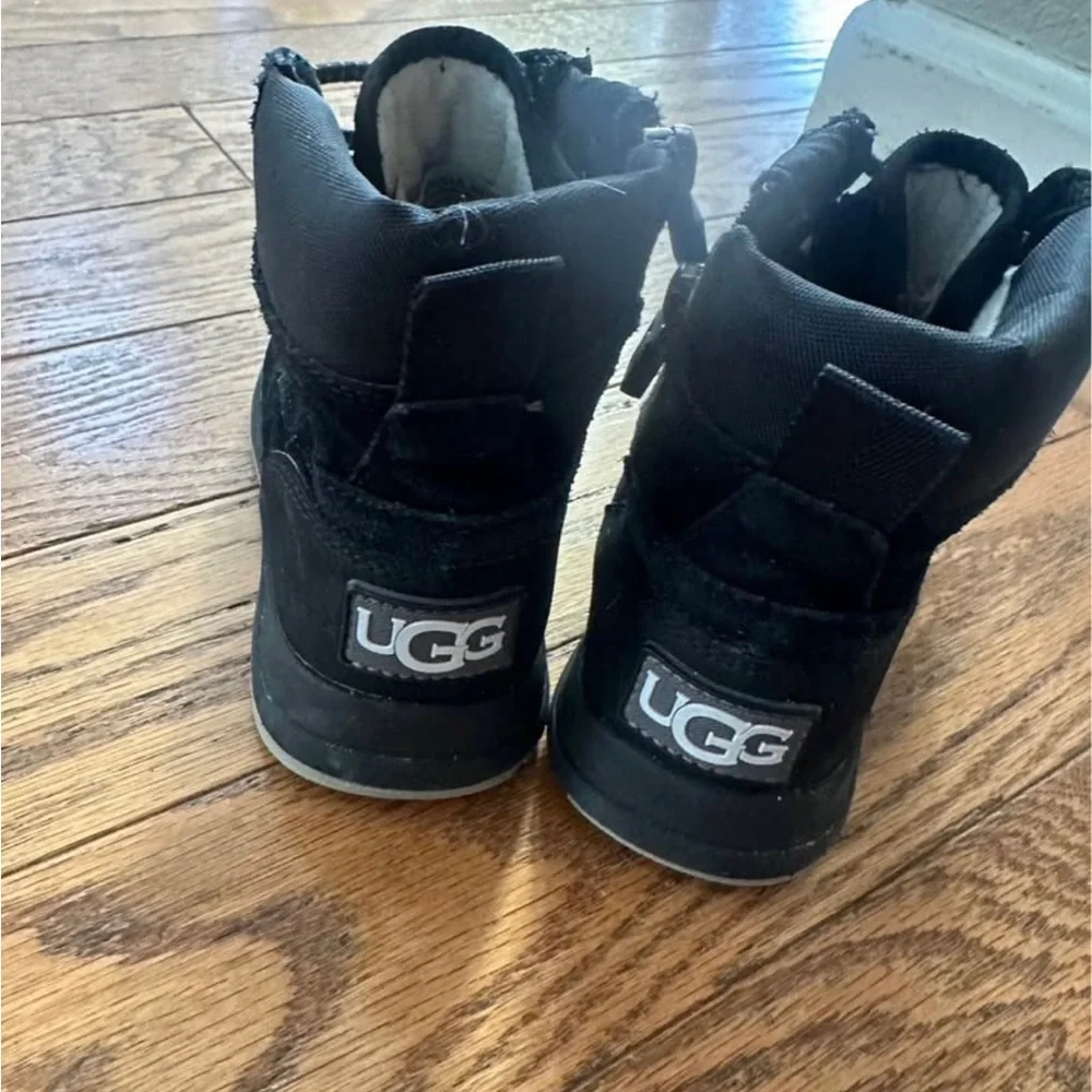UGG Kids Black Cozy Shearling-Lined Ankle Boots